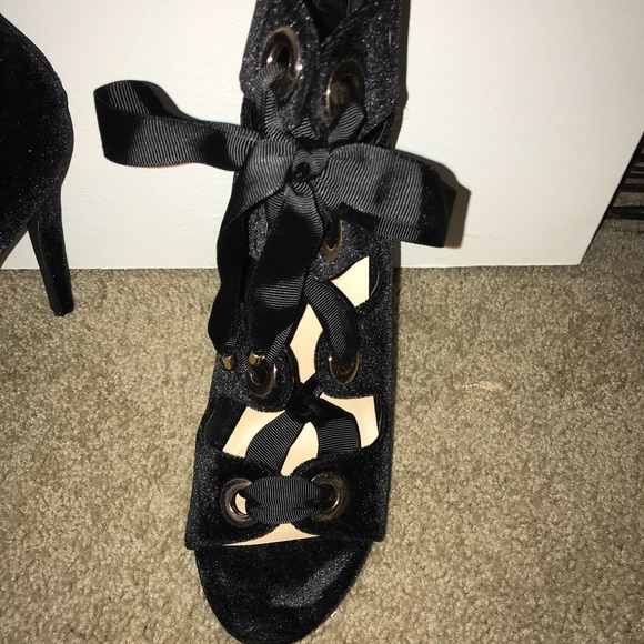 “Nickie Heeled Sandal” - Picture 2 of 7